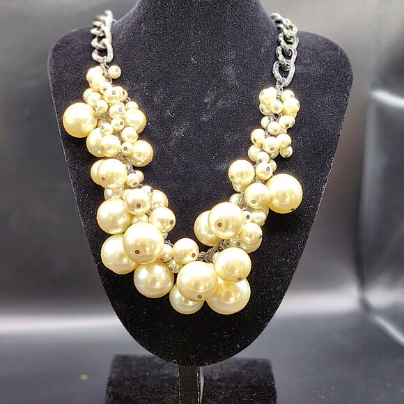 Pearl Cluster Necklace-Chunky Layered -18 inch - Picture 4 of 5